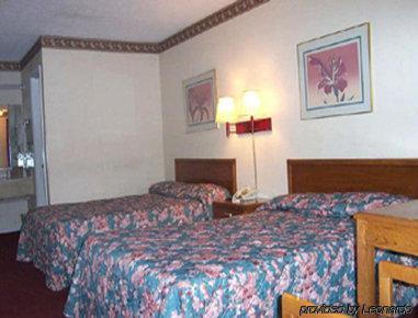 Knights Inn Hurricane Mills Room photo