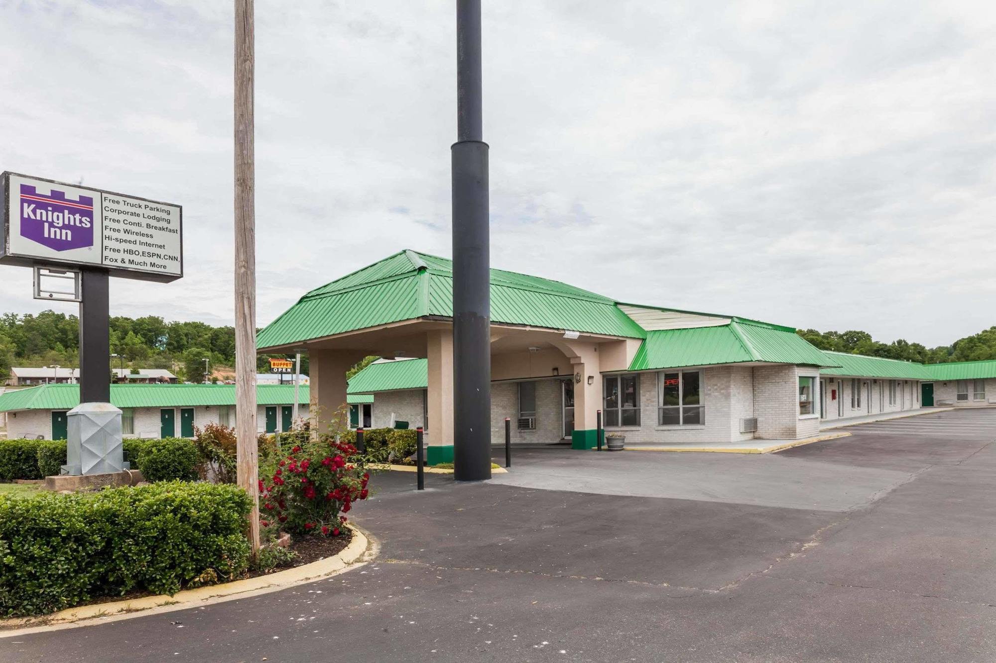 Knights Inn Hurricane Mills Exterior photo